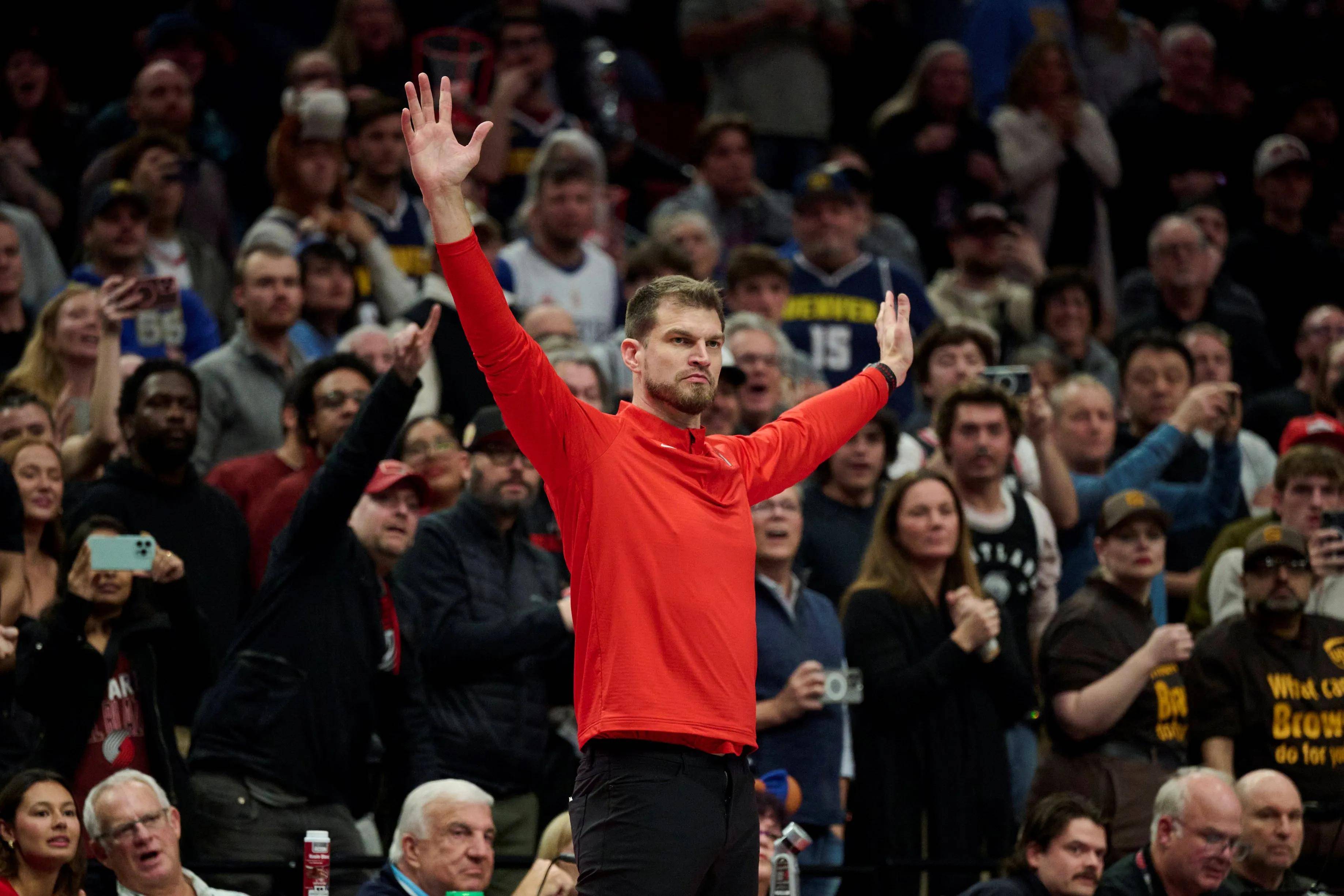 九游娱乐app-俄克拉荷马雷霆训练开放日;清晨再遭质疑引欢呼;NBA总决赛在即;球队文化再被提及的简单介绍