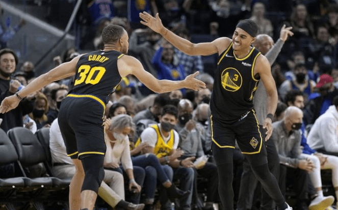 JIUYOU-关键时刻英超焦点战，金州勇士主帅复盘，话题不断，临场指挥获称赞的简单介绍